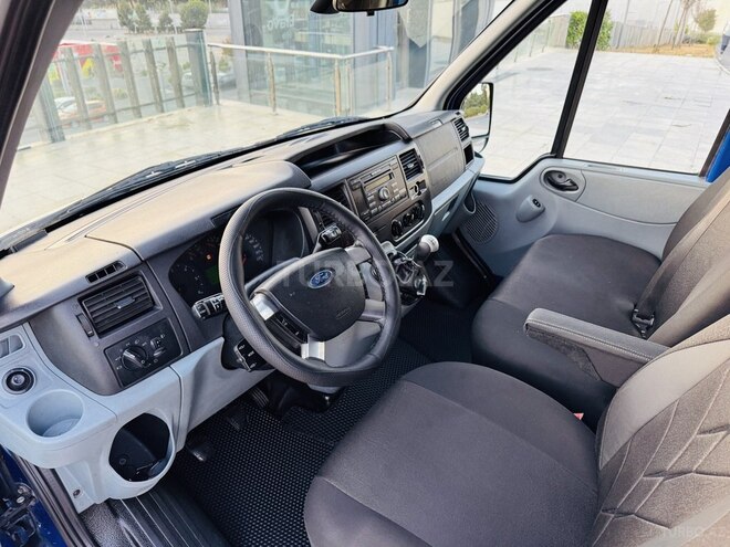 Ford Transit-16