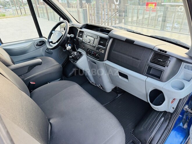 Ford Transit-14