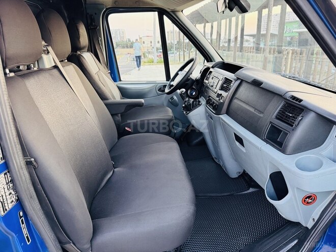 Ford Transit-15
