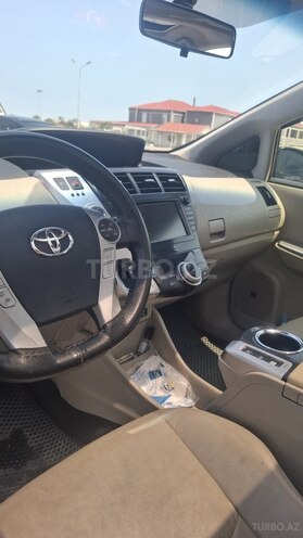 Toyota Prius V 2011, 331,525 km - 1.8 л - Sumqayıt