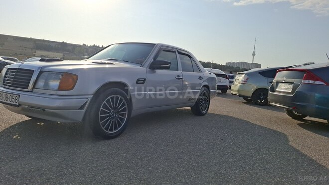 Mercedes E 200 d 1993, 365,000 km - 2.0 л - Bakı