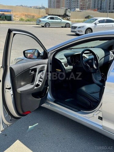Hyundai Avante 2015, 136,250 km - 1.6 л - Bakı