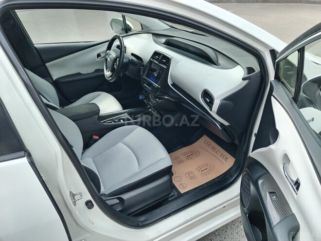 Toyota Prius 2018, 124,000 km - 1.8 l - Sumqayıt