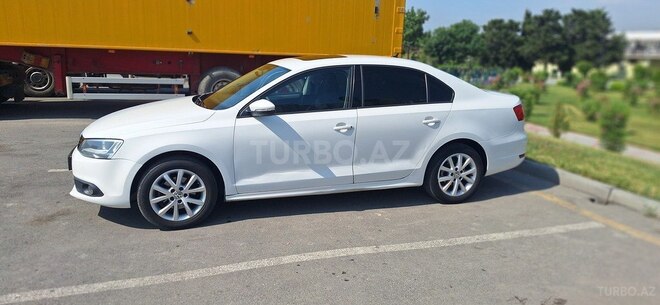 Volkswagen Jetta-9