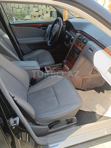 Mercedes E 240 1999, 364,000 km - 2.4 l - Bakı