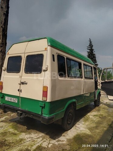 Mercedes 208 D 1995, 150,000 km - 2.3 л - Lənkəran