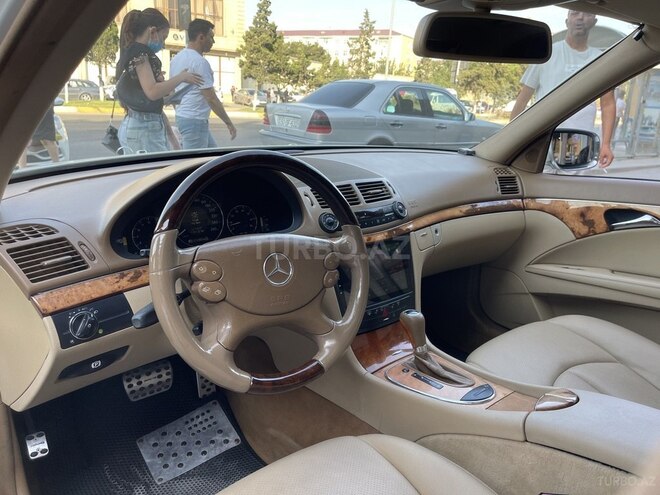 Mercedes E 280-8