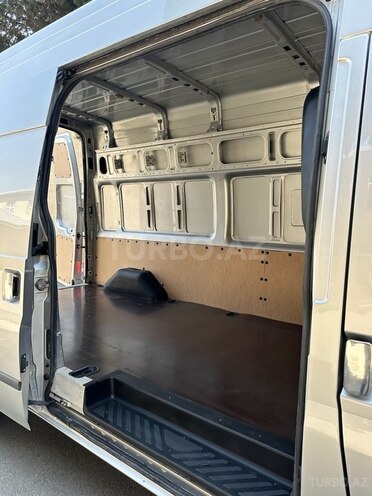 Ford Transit-8
