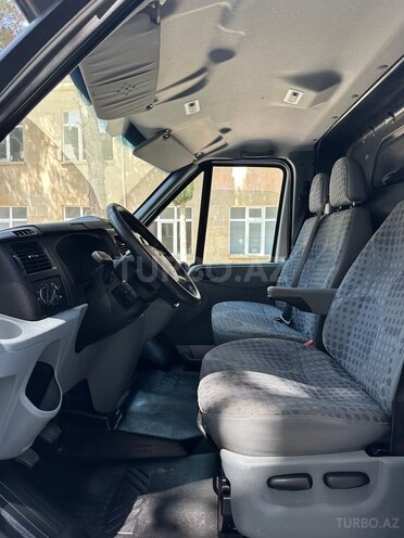 Ford Transit-15