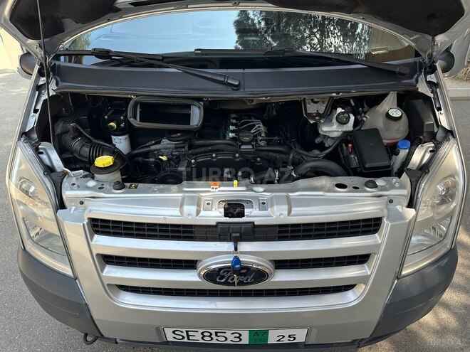 Ford Transit-17