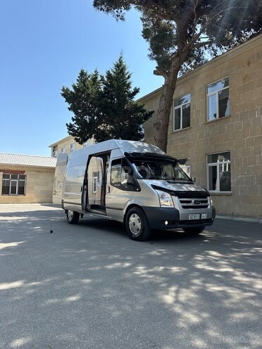 Ford Transit-9