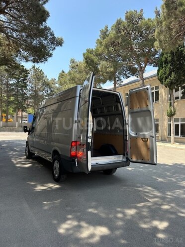 Ford Transit-12