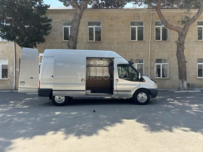 Ford Transit-10