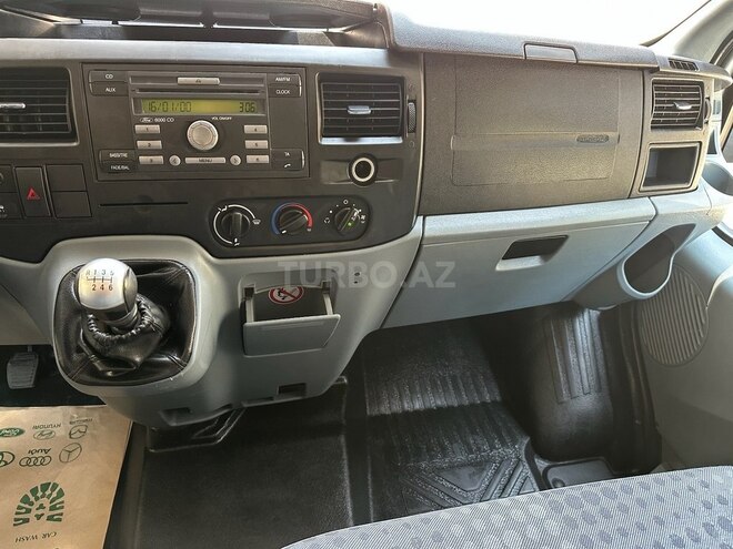 Ford Transit-20