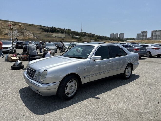 Mercedes E 240 1998, 326,000 km - 2.4 l - Bakı