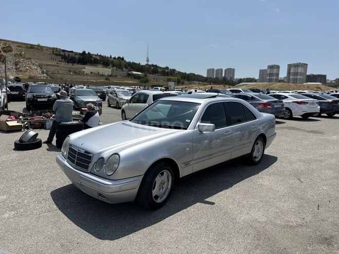 Mercedes E 240 1998, 326,000 km - 2.4 l - Bakı