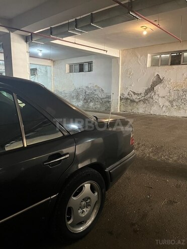 Mercedes E 220 1993, 333,330 km - 2.2 л - Bakı