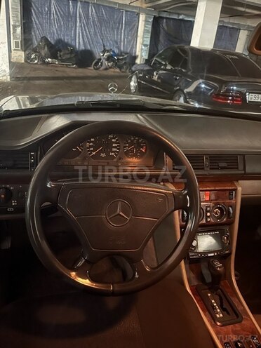Mercedes E 220 1993, 333,330 km - 2.2 л - Bakı