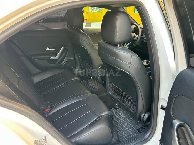Mercedes A 250 e-13