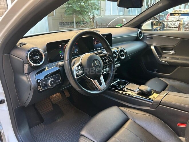 Mercedes A 250 e-11