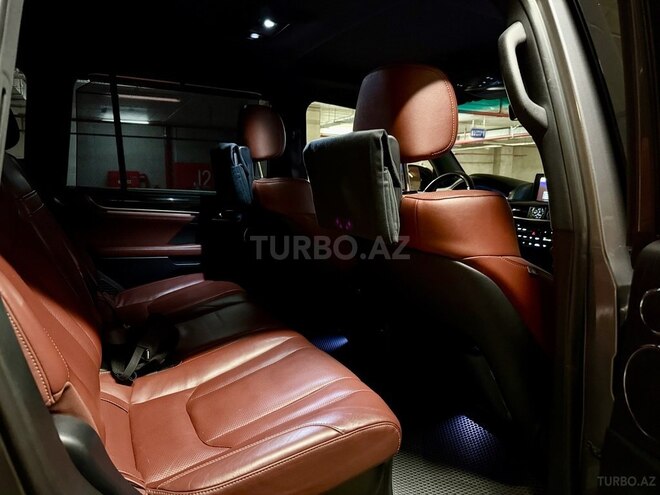 Lexus LX 570-12