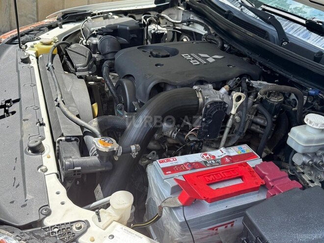 Mitsubishi L200 2016, 356,000 km - 2.4 l - Bakı