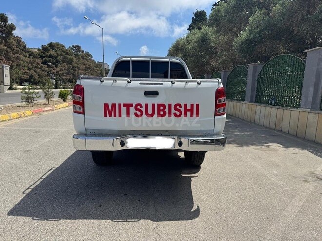 Mitsubishi L200 2016, 356,000 km - 2.4 l - Bakı