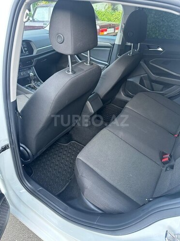 Volkswagen Jetta-9