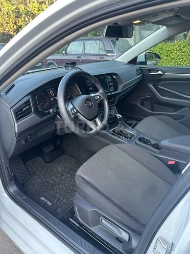 Volkswagen Jetta-8
