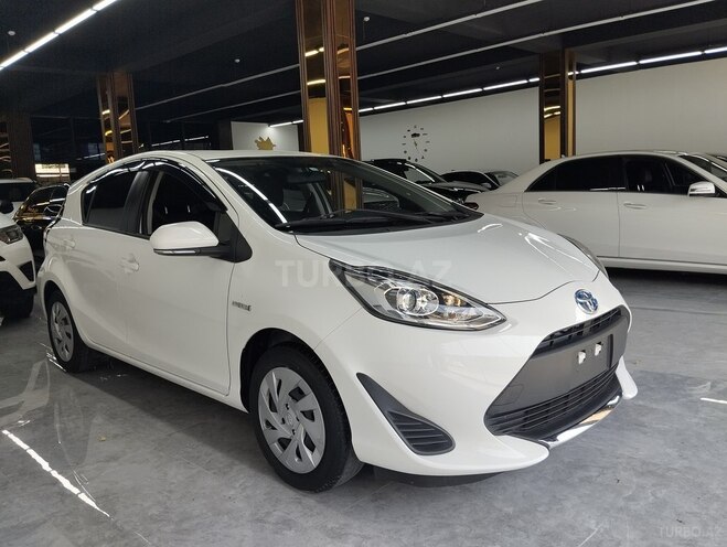 Toyota Aqua-2