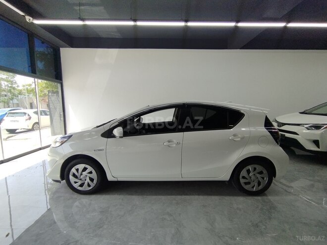 Toyota Aqua-8