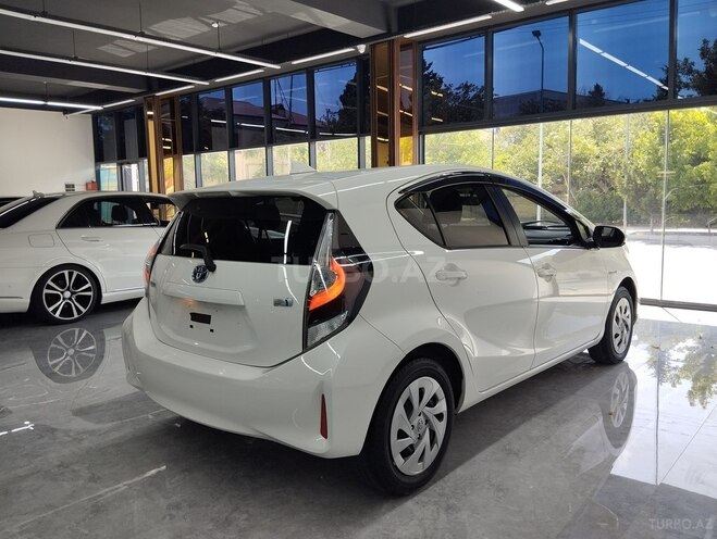 Toyota Aqua-4