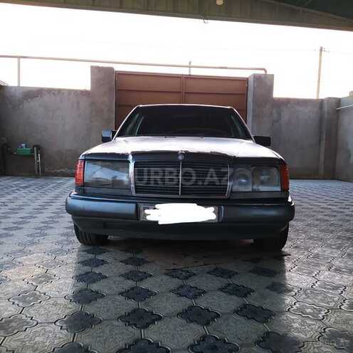 Mercedes E 250 1993, 642,363 km - 2.5 l - Biləsuvar