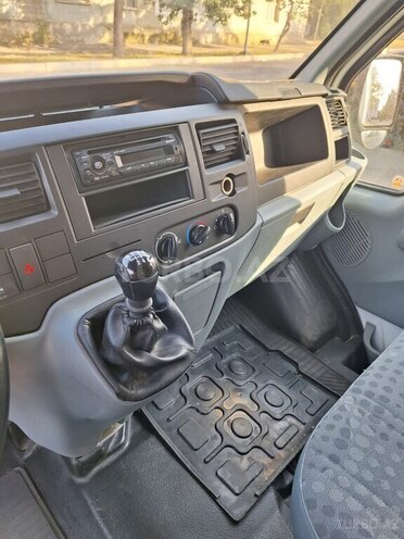 Ford Transit-6