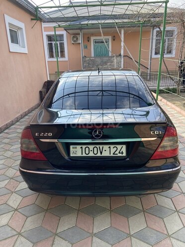 Mercedes E 220 d-11