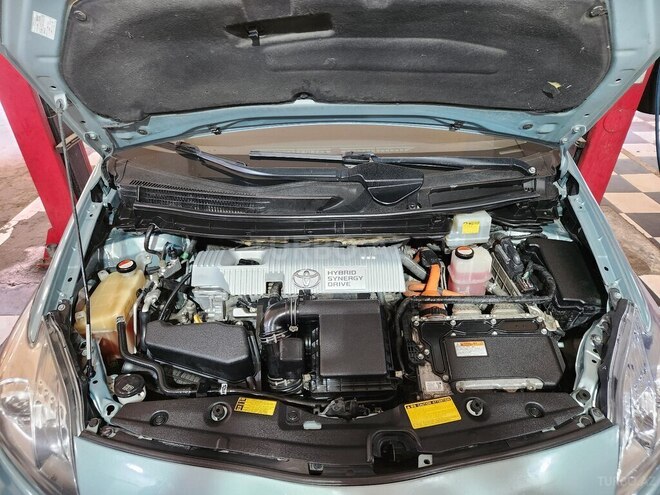 Toyota Prius-12