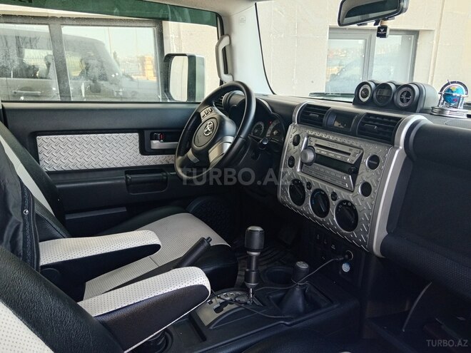 Toyota FJ Cruiser 2008, 174,000 km - 4.0 л - Bakı