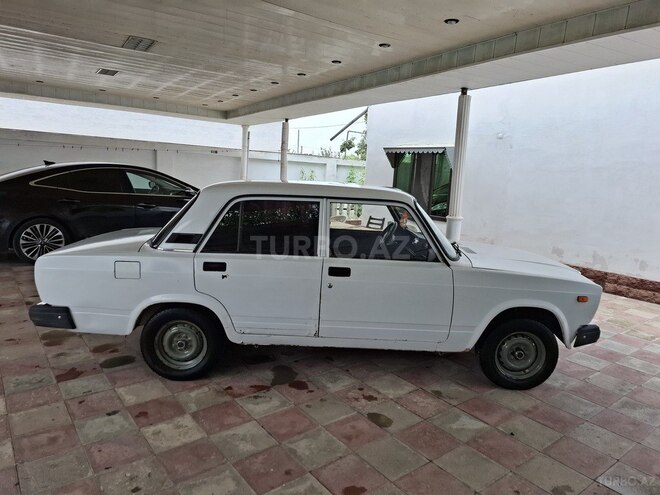 LADA (VAZ) 2107 2003, 95,000 km - 1.6 l - Salyan