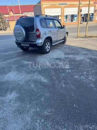 Chevrolet Niva 2015, 61,000 km - 1.7 l - Quba