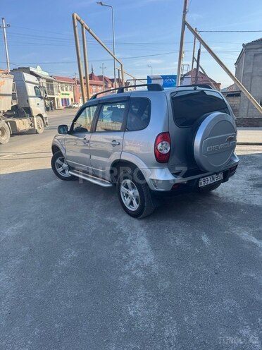 Chevrolet Niva 2015, 61,000 km - 1.7 l - Quba