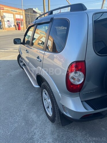 Chevrolet Niva 2015, 61,000 km - 1.7 l - Quba