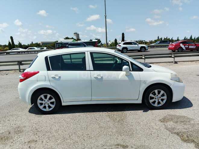 Nissan Tiida-5