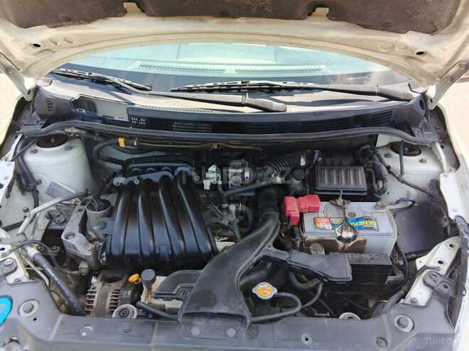 Nissan Tiida-7