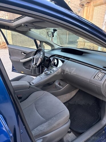 Toyota Prius-13