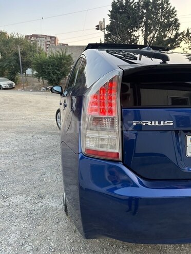 Toyota Prius-12