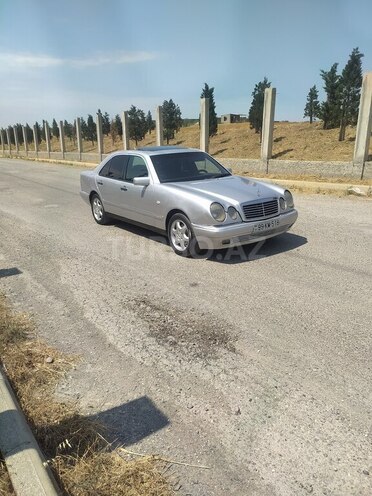 Mercedes E 230 1995, 305,000 km - 2.3 l - Bakı