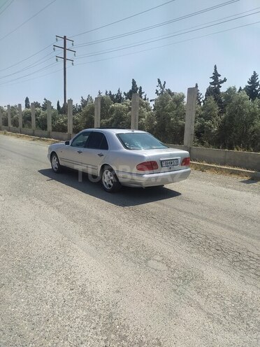 Mercedes E 230 1995, 305,000 km - 2.3 l - Bakı