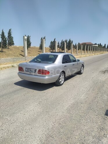 Mercedes E 230 1995, 305,000 km - 2.3 l - Bakı