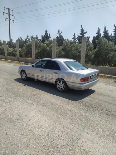 Mercedes E 230 1995, 305,000 km - 2.3 l - Bakı