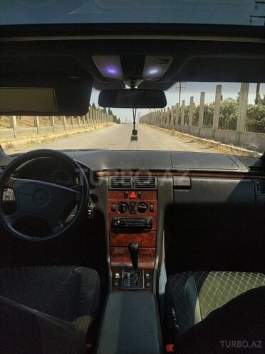 Mercedes E 230 1995, 305,000 km - 2.3 l - Bakı